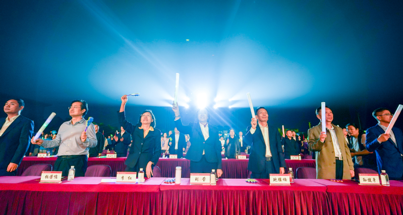 我校成功举办建校六十周年文艺演出